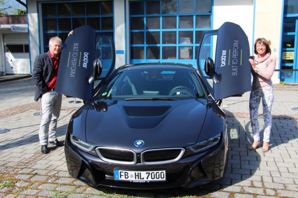 Hugo Zech und Gattin Astrid waren stolz, diesen außergewöhnlichen Sportwagen anlässlich der Open-House-Veranstaltung präsentieren zu können!